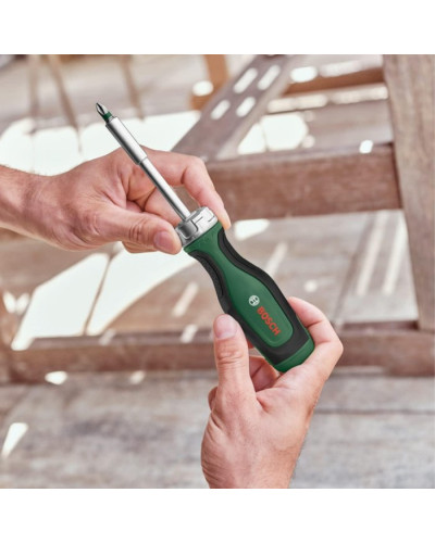 Викрутка Bosch з тріскачкою та 12-ма бітами