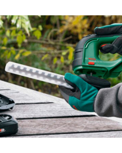 Акумуляторні ножиці Bosch Advanced Shear 18V-10, 1 акб PBA 18V 2.0 Ah та з/п AL 1810 CV