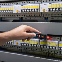 Бесконтактный тестер напряжения Bosch Pro GVD 1000-17