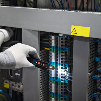 Бесконтактный тестер напряжения Bosch Pro GVD 1000-17