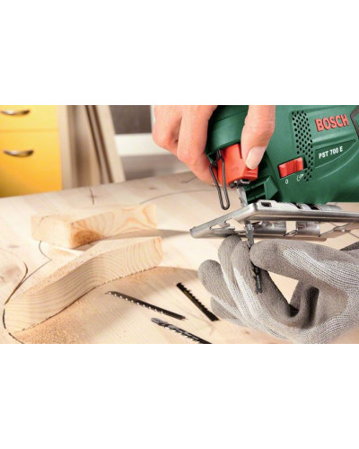 Лобзик Bosch PST 700 Е в кейсі