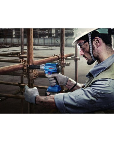 Аккумуляторный ударный гайковерт Bosch GDS 250-LI Professional, 2 акб GBA 18V 3.0Ah, з/у GAL 18V-40