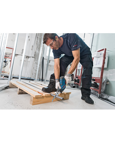 Акумуляторна шабельна пила Bosch GSA 18 V-LI Professional, 1 акб GBA 18 V 4 Ah и з/п GAL 18V-40