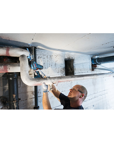 Акумуляторна шабельна пила Bosch GSA 18 V-LI Professional, 1 акб GBA 18 V 4 Ah и з/п GAL 18V-40